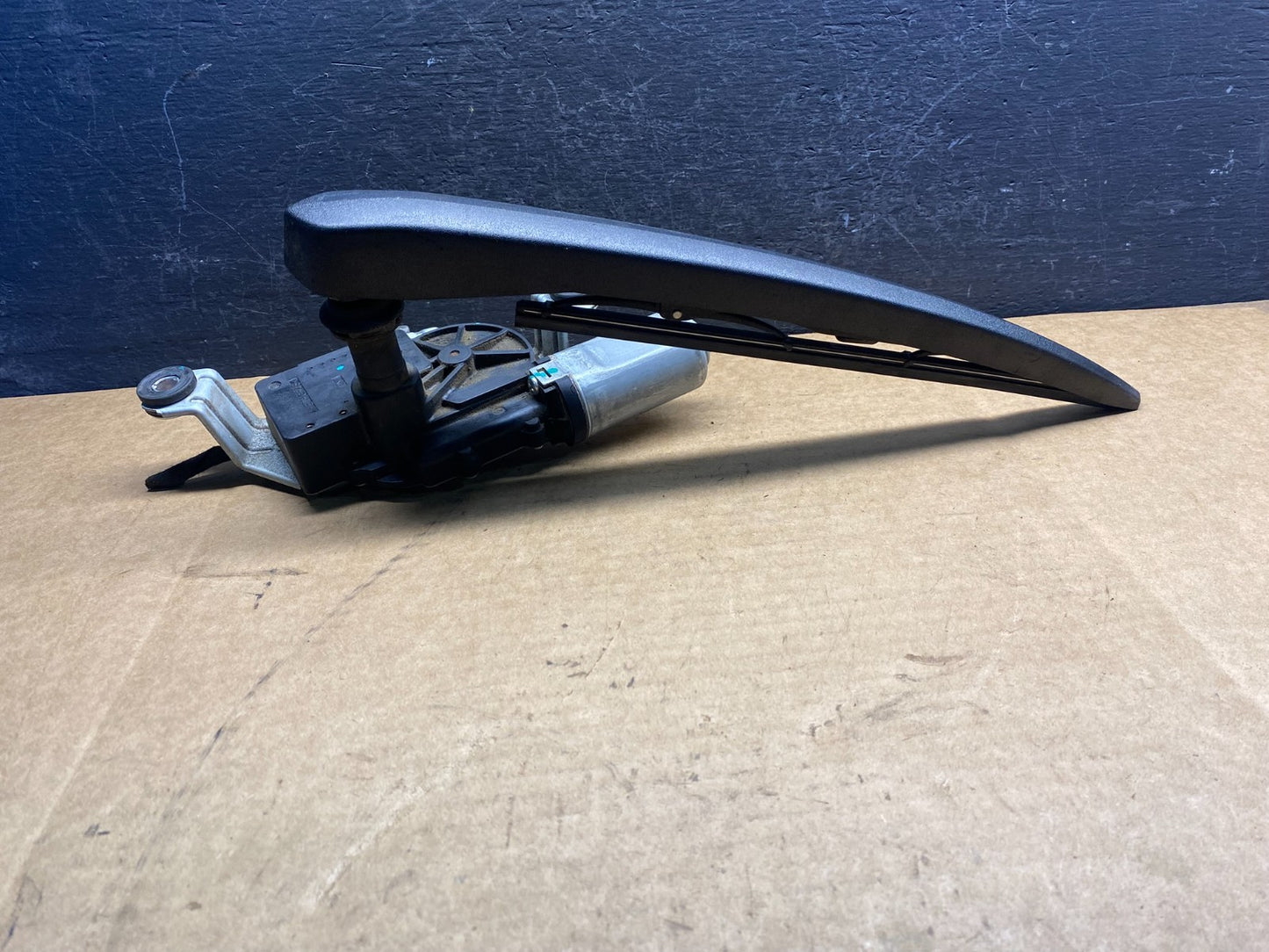 2010 to 2016 Cadillac SRX Rear Windshield Washer Wiper Motor ad7529 DG3