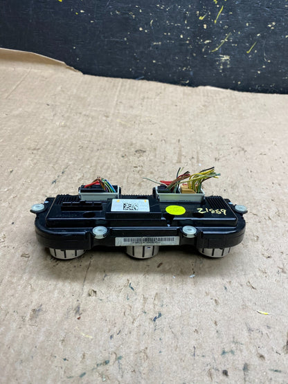 2012 - 2015 Volkswagen Passat Center Climate Control Panel AC Heater z1859 DG4
