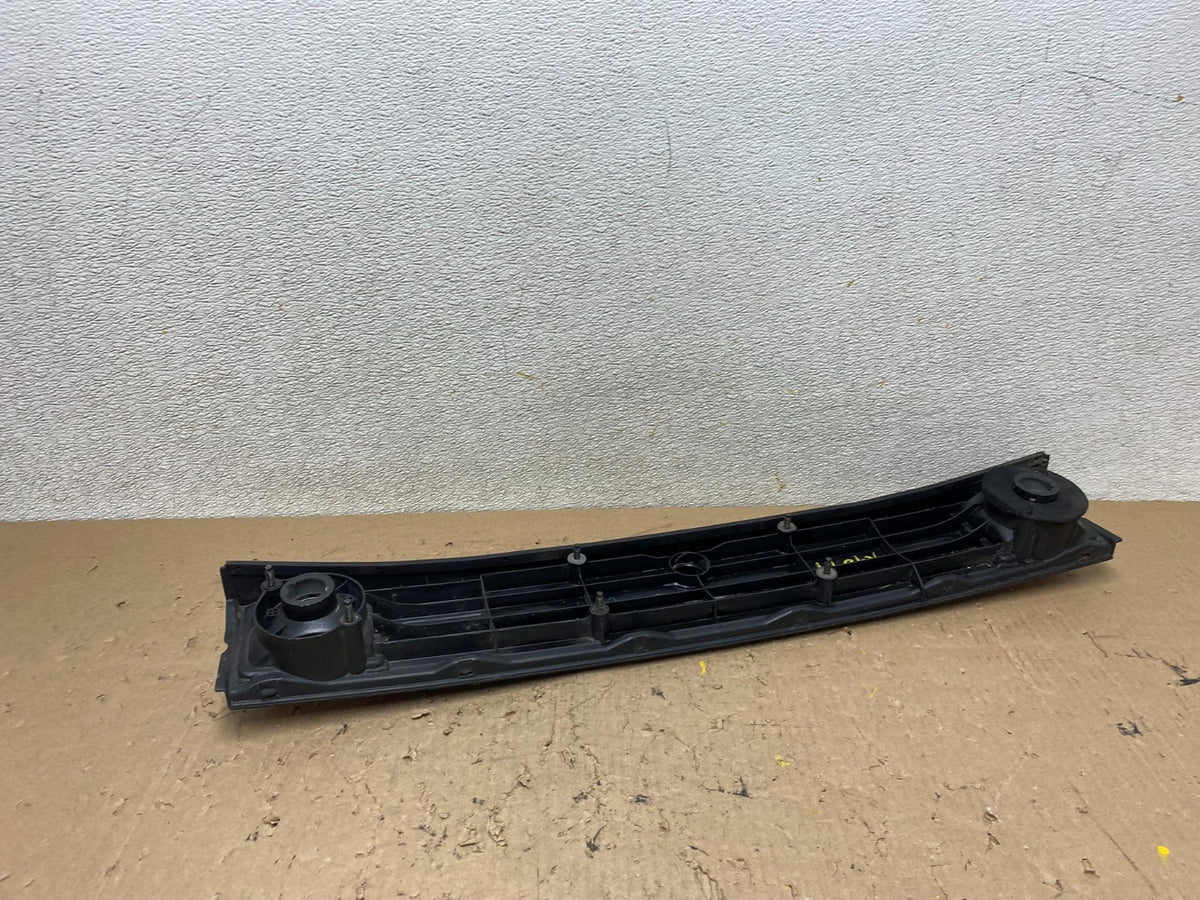 1995 to 1998 Mitsubishi 3000GT Rear Center Trunk Tail Light Panel R9899 DW7