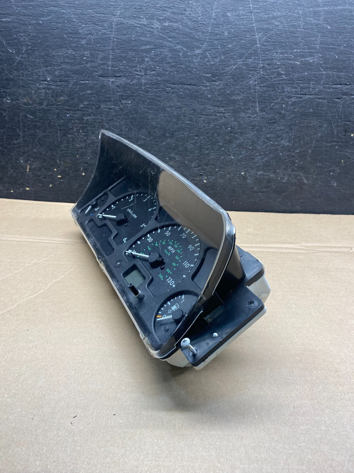 1999 to 2002 Land Rover Discovery Speedometer Cluster Gauge ah9816 DG2