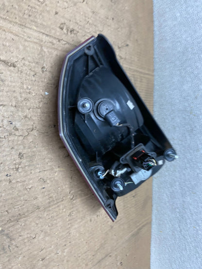 2005 2006 2007 Chrysler 300 Right Passenger Rh Side Tail Light Oem AA8476 LK4