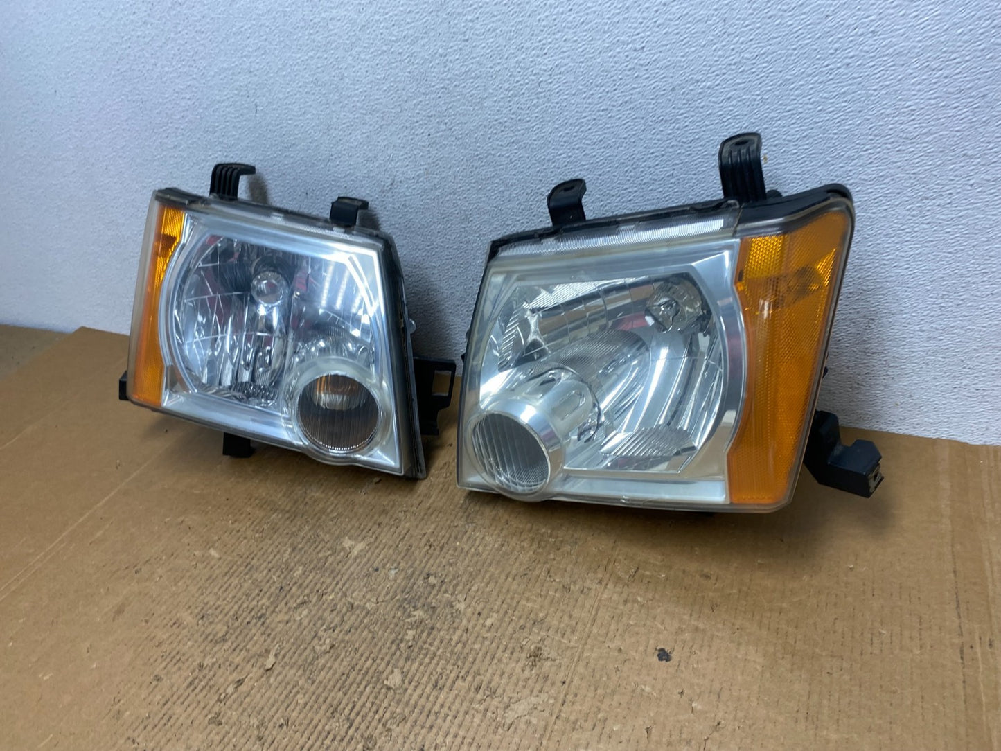2005-2015 Nissan Xterra Driver Left+Right Side Set Headlights AE2711 DW1