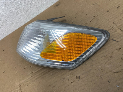 2000 - 2001 Toyota Camry Front Left Driver Lh Turn Signal AD4017 DW1