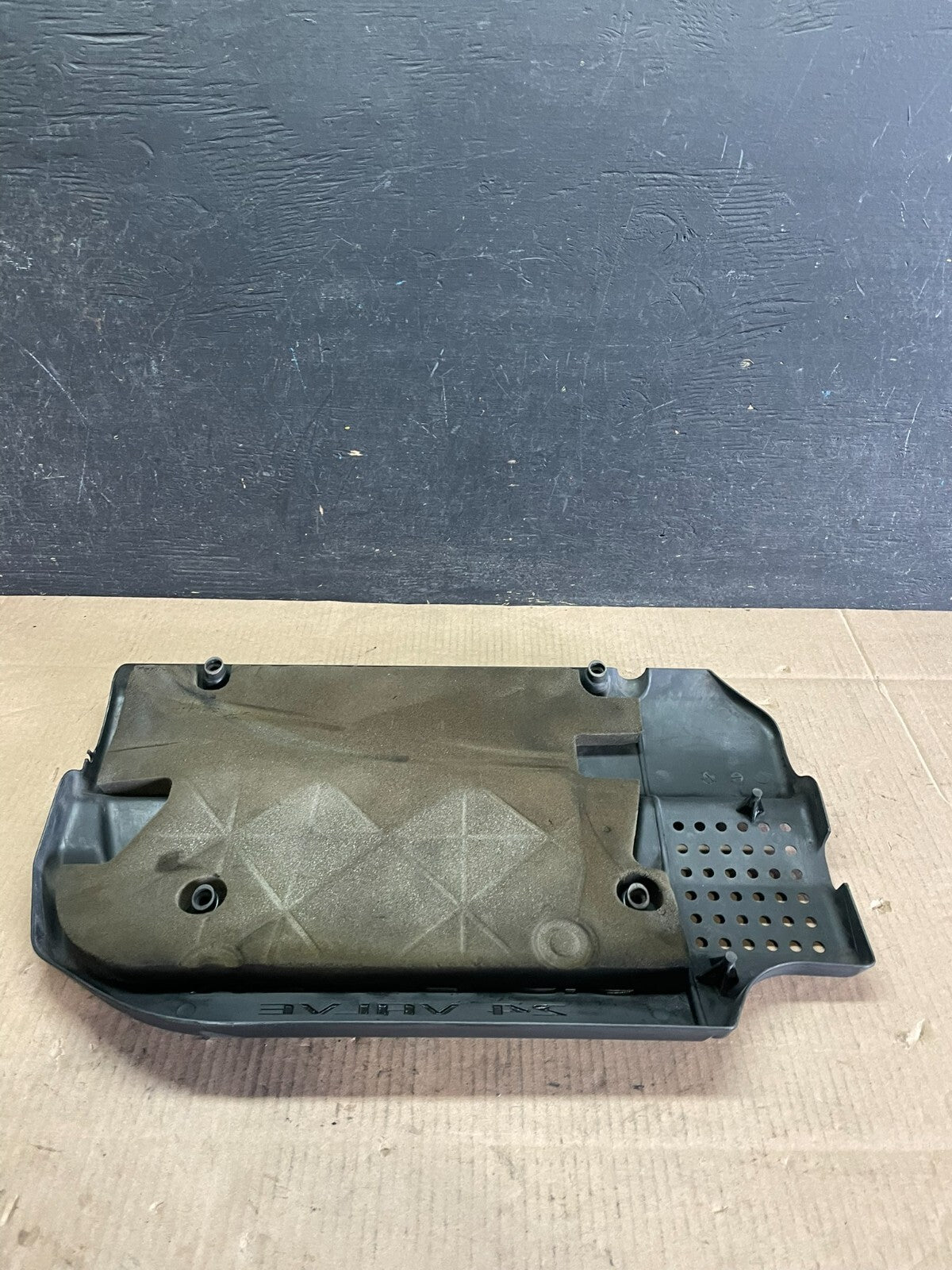 2004 2005 2006 Chrysler Pacifica 3.5L Engine Cover Motor J6913 DG4