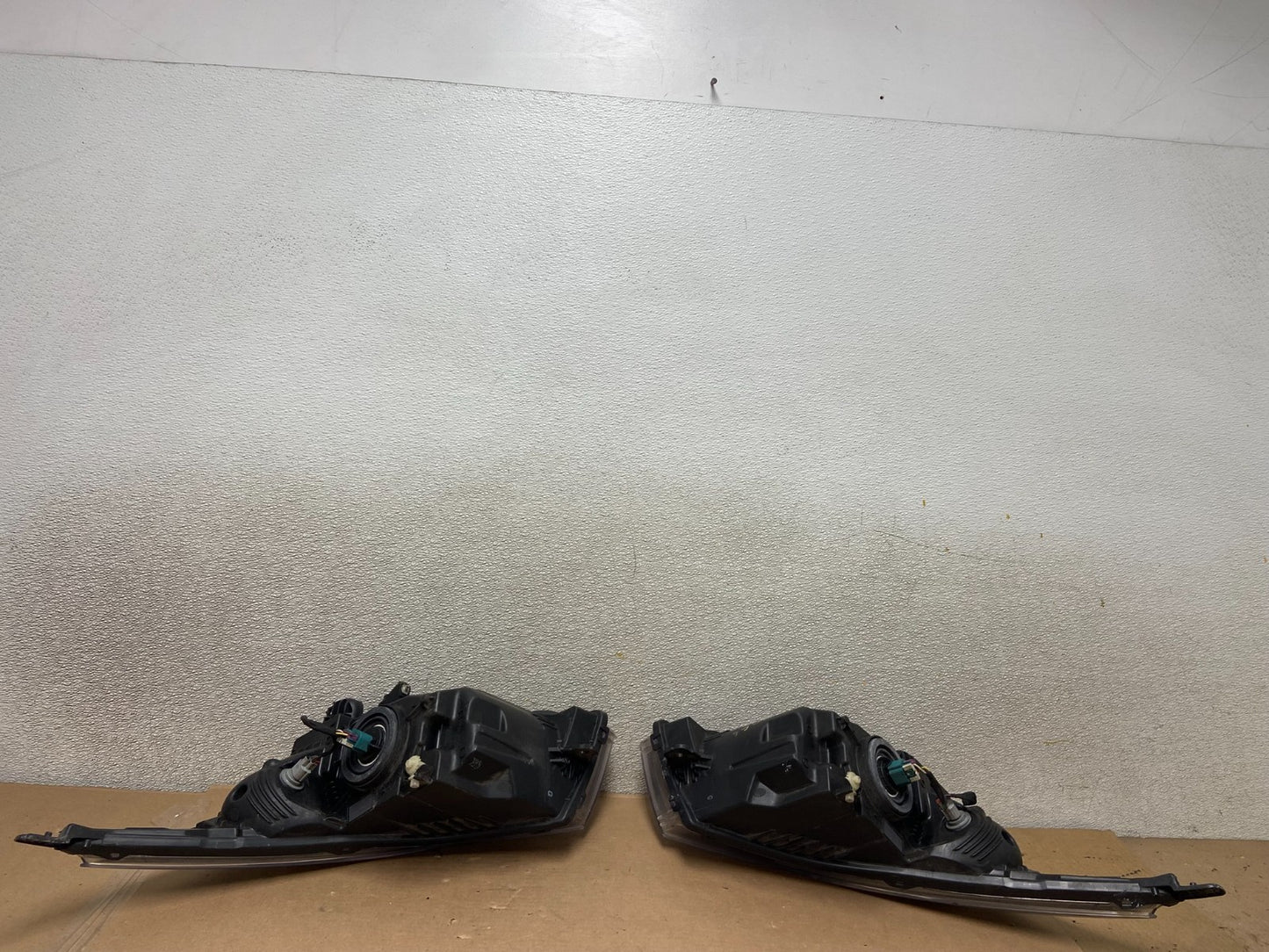 2011 to 2015 Chevrolet Cruze Halogen Left+Right Set Headlights AA9866 DW5