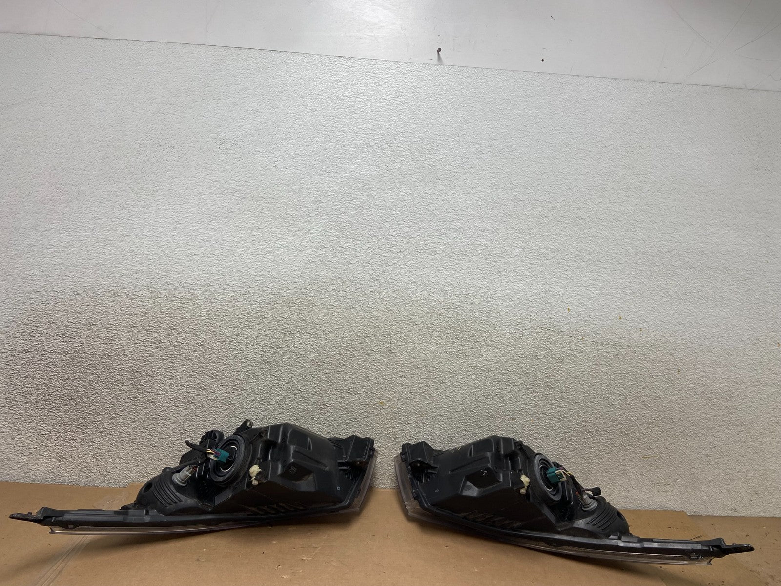 2011 to 2015 Chevrolet Cruze Halogen Left+Right Set Headlights AA9866 DW5