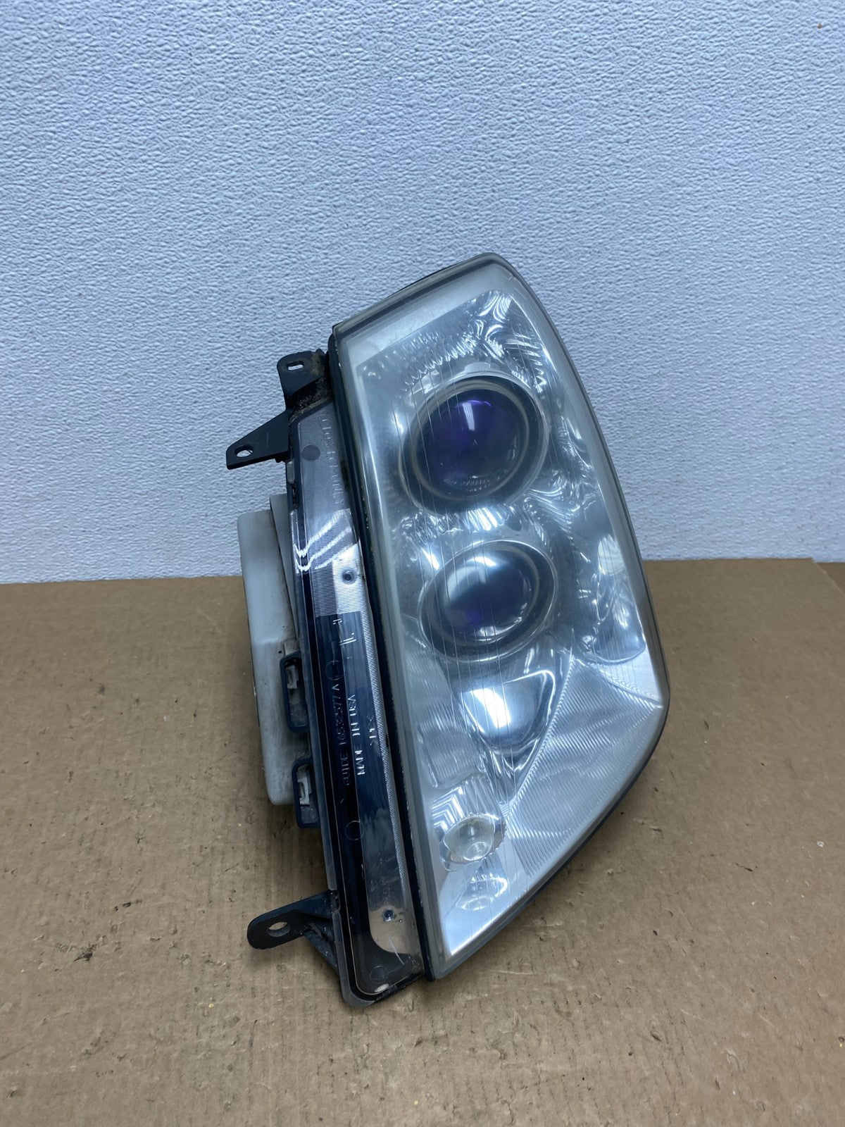 2005 to 2011 Cadillac STS Left Driver LH Side Xenon Headlight OEM AC1039 DW2