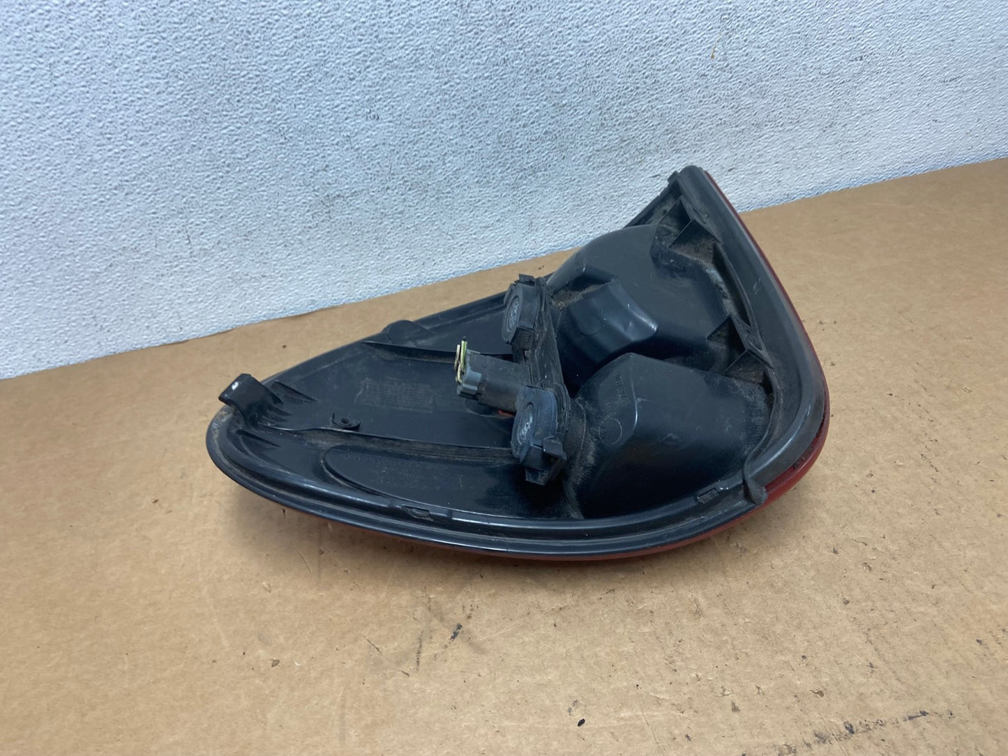 2004 to 2007 Dodge Grand Caravan Left Driver Lh Tail Light AD4774 LK5