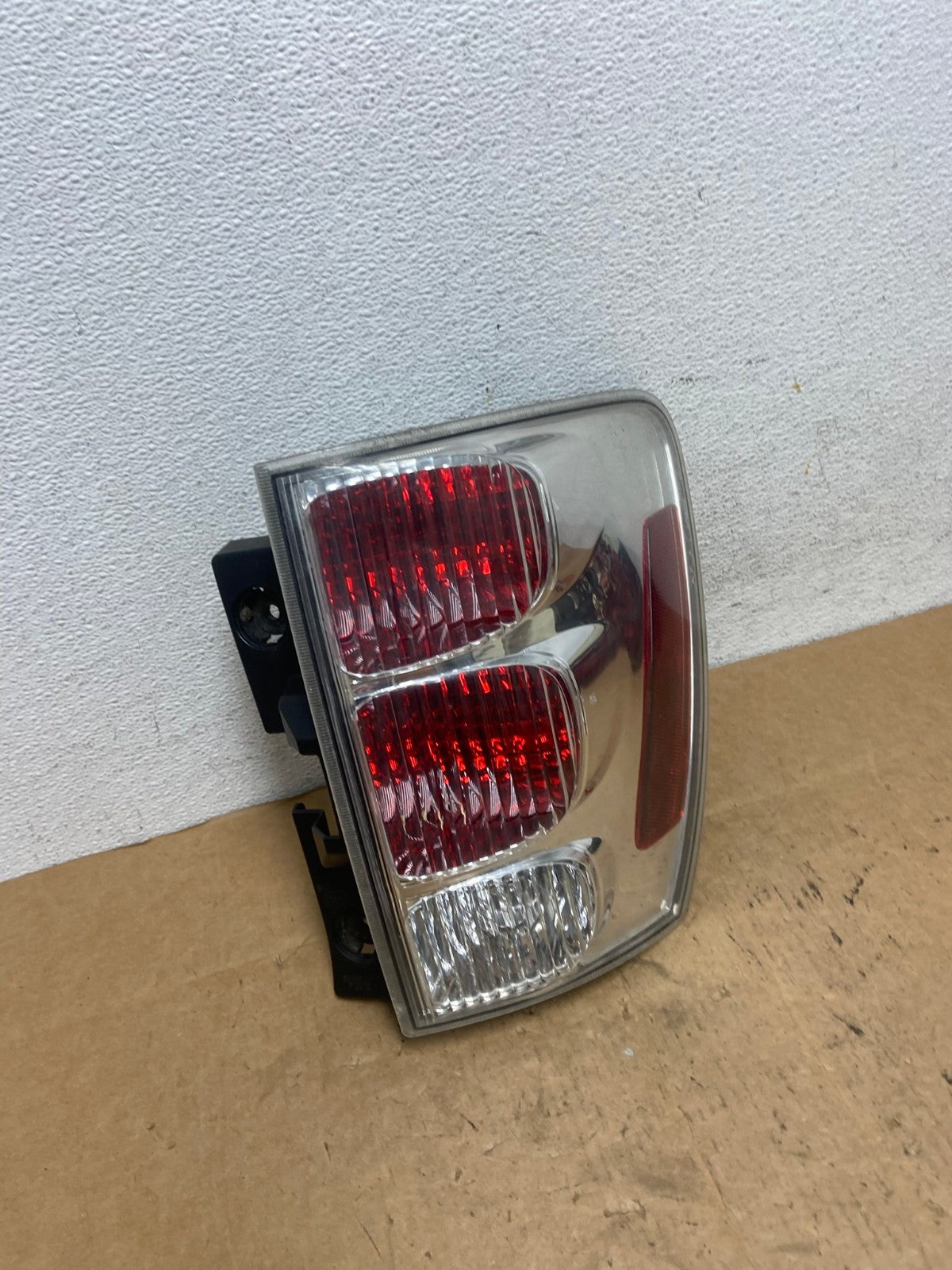 2005 to 2008 Chevrolet Equinox Right Passenger Rh Side Tail Light AD5137 LK2