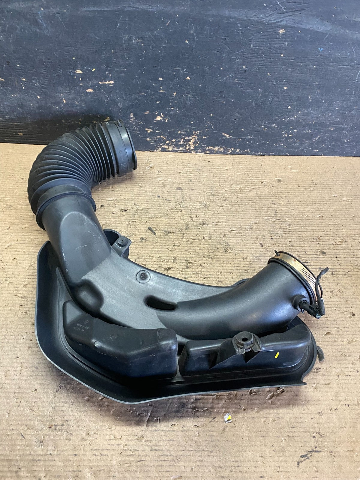 2011 to 2018 Chrysler 300 3.6L Air Intake Duct Tube Cleaner OEM S3584 DG5
