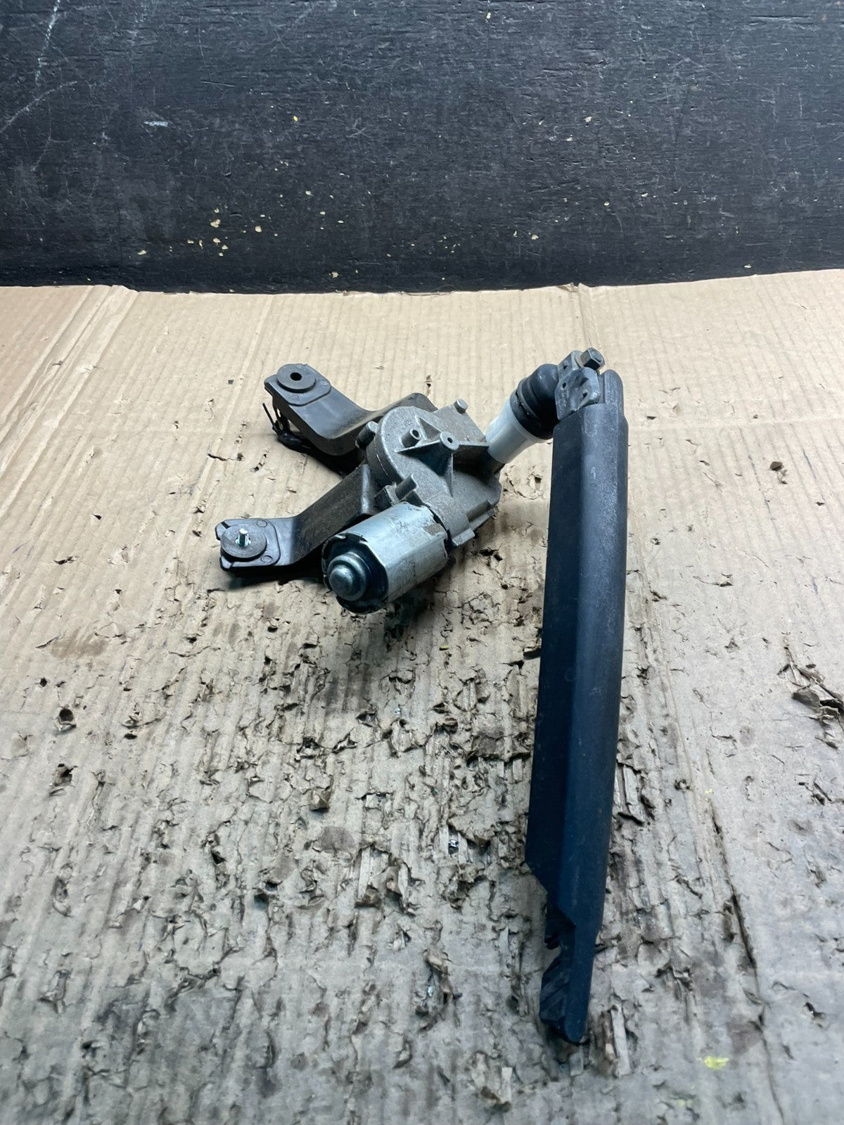 2006-2014 Kia Sedona Entourage Rear Glass Windshield Wiper Motor Y0002 DG4