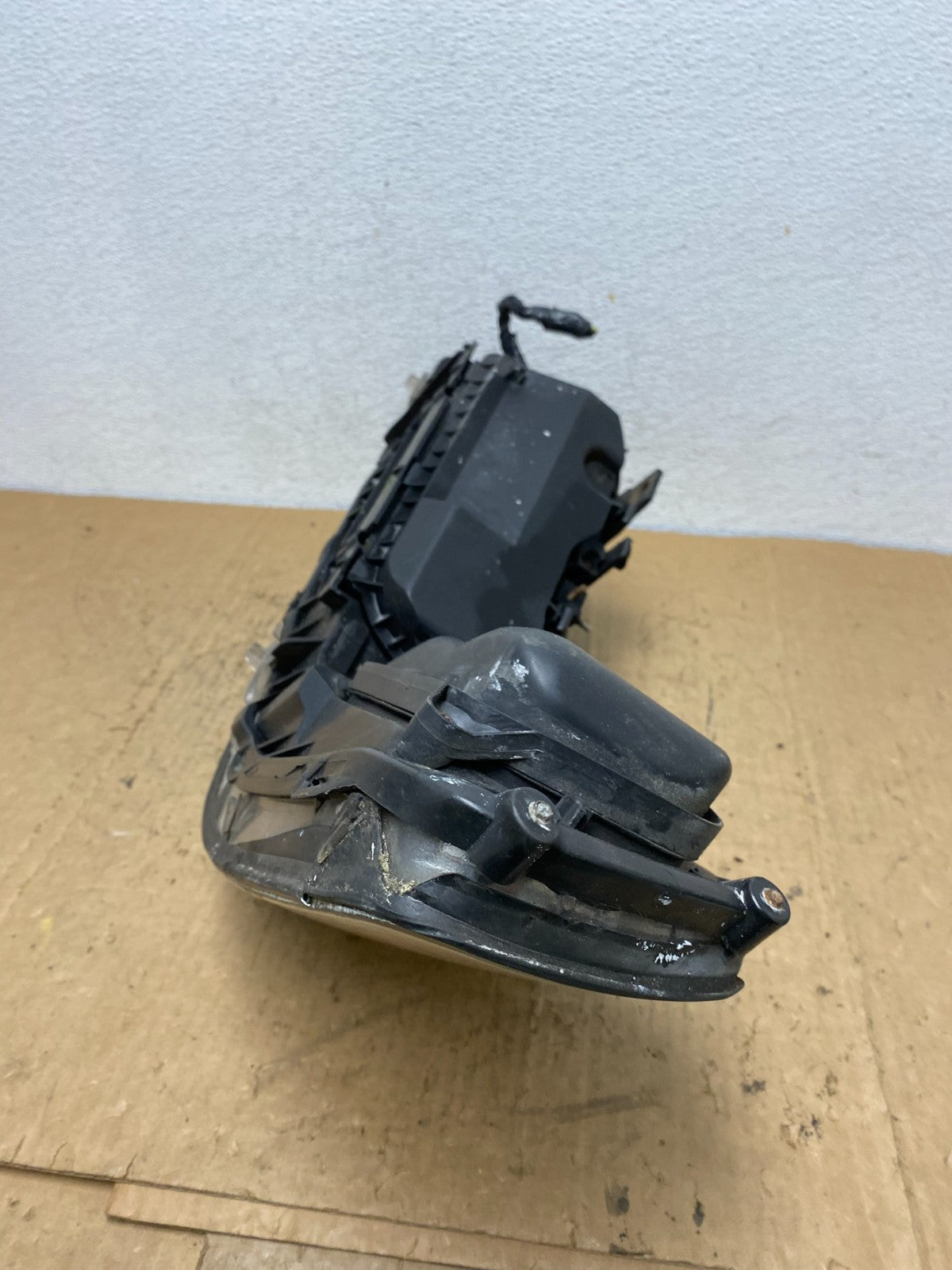 2005 to 2011 Lincoln Town Car Right Passenger Rh Side Headlight AD0691 DW7