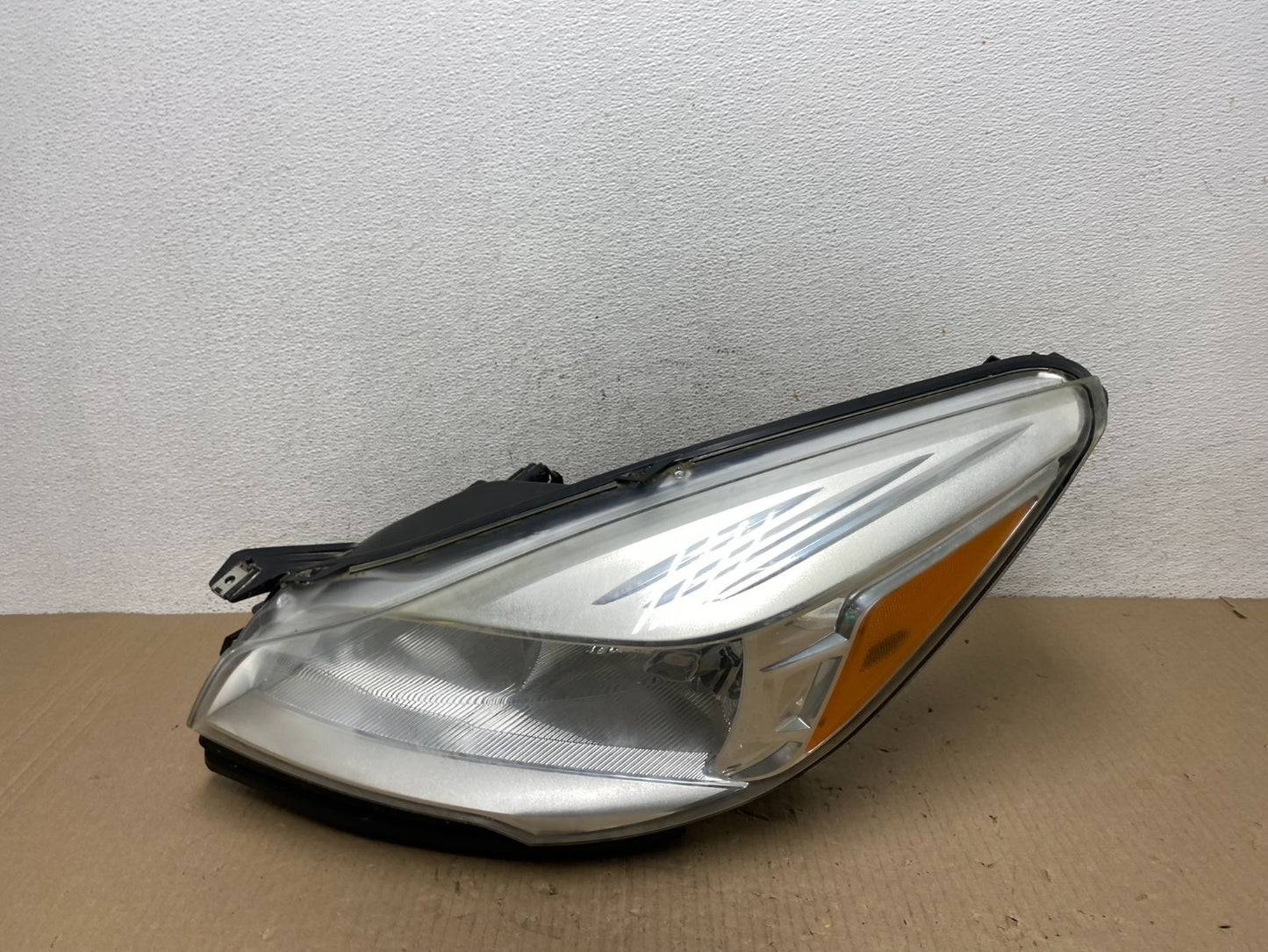 2013 - 2016 Ford Escape Headlight Left Driver Lh Side Halogen AE9691 DW0
