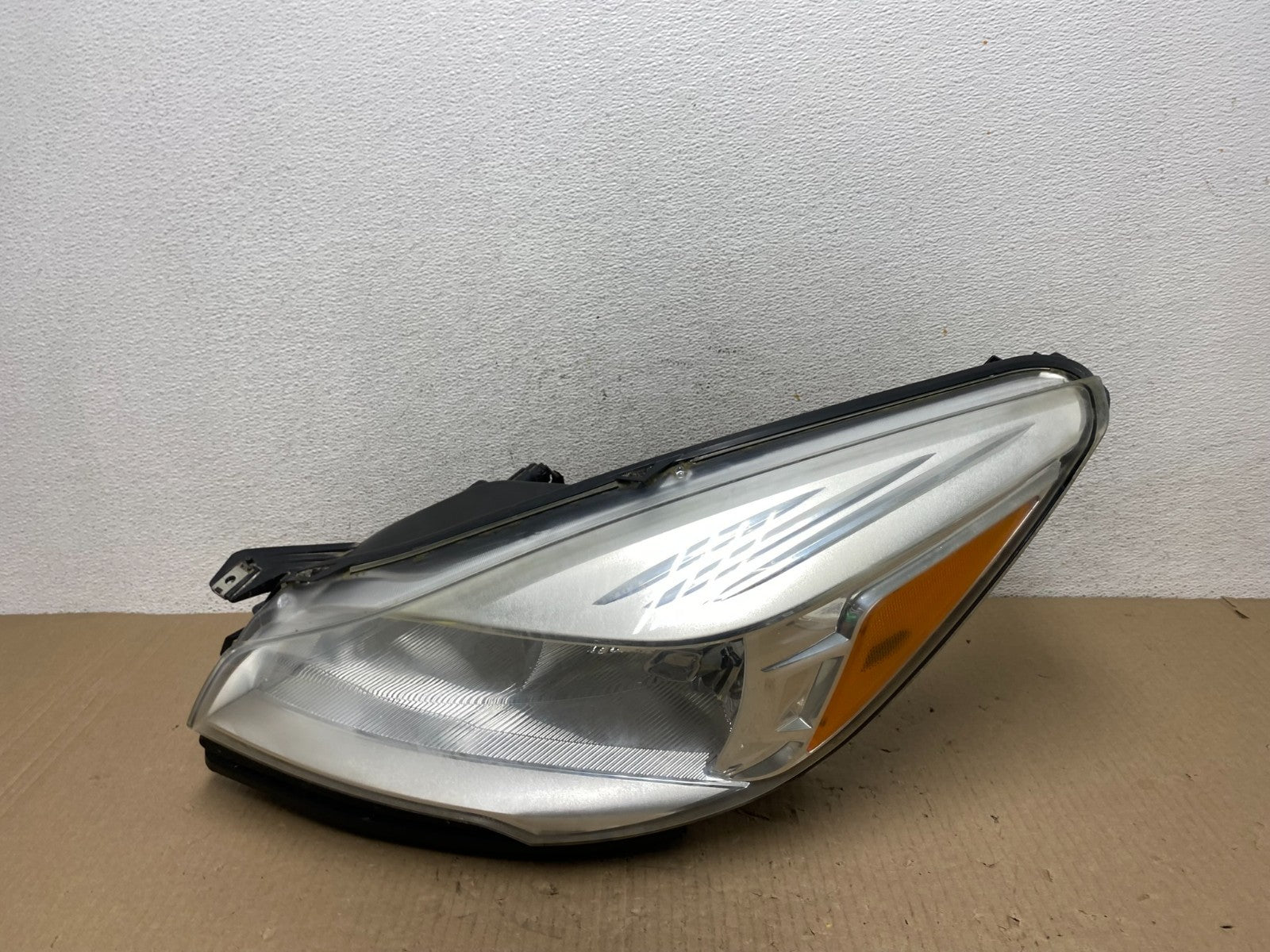 2013 - 2016 Ford Escape Headlight Left Driver Lh Side Halogen AE9691 DW0