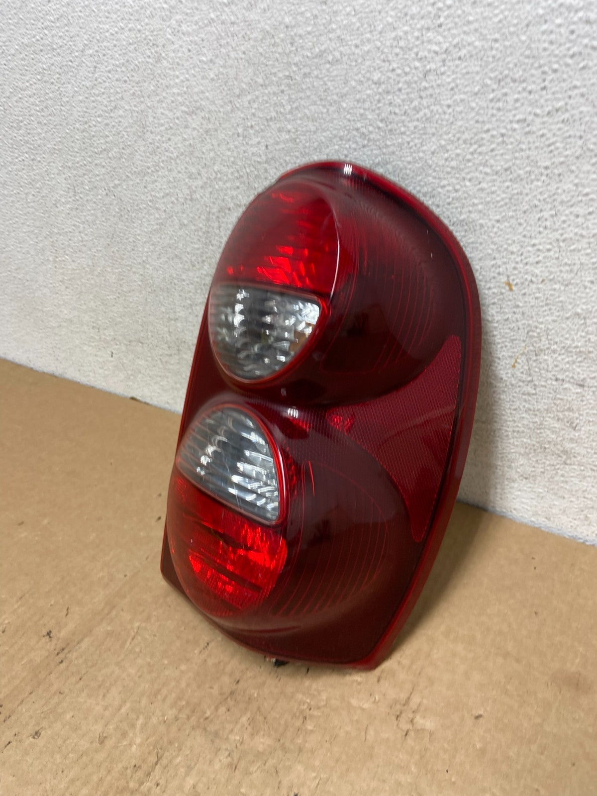 2005 2006 2007 Jeep Liberty Right Passenger Rh Side Tail Light AF9711 DW1