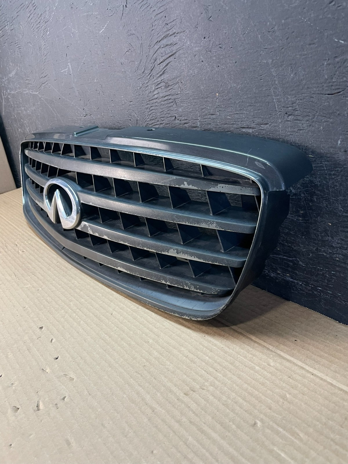 2002 2003 2004 Infiniti Q45 Front Grille Grill AE8741 DG1