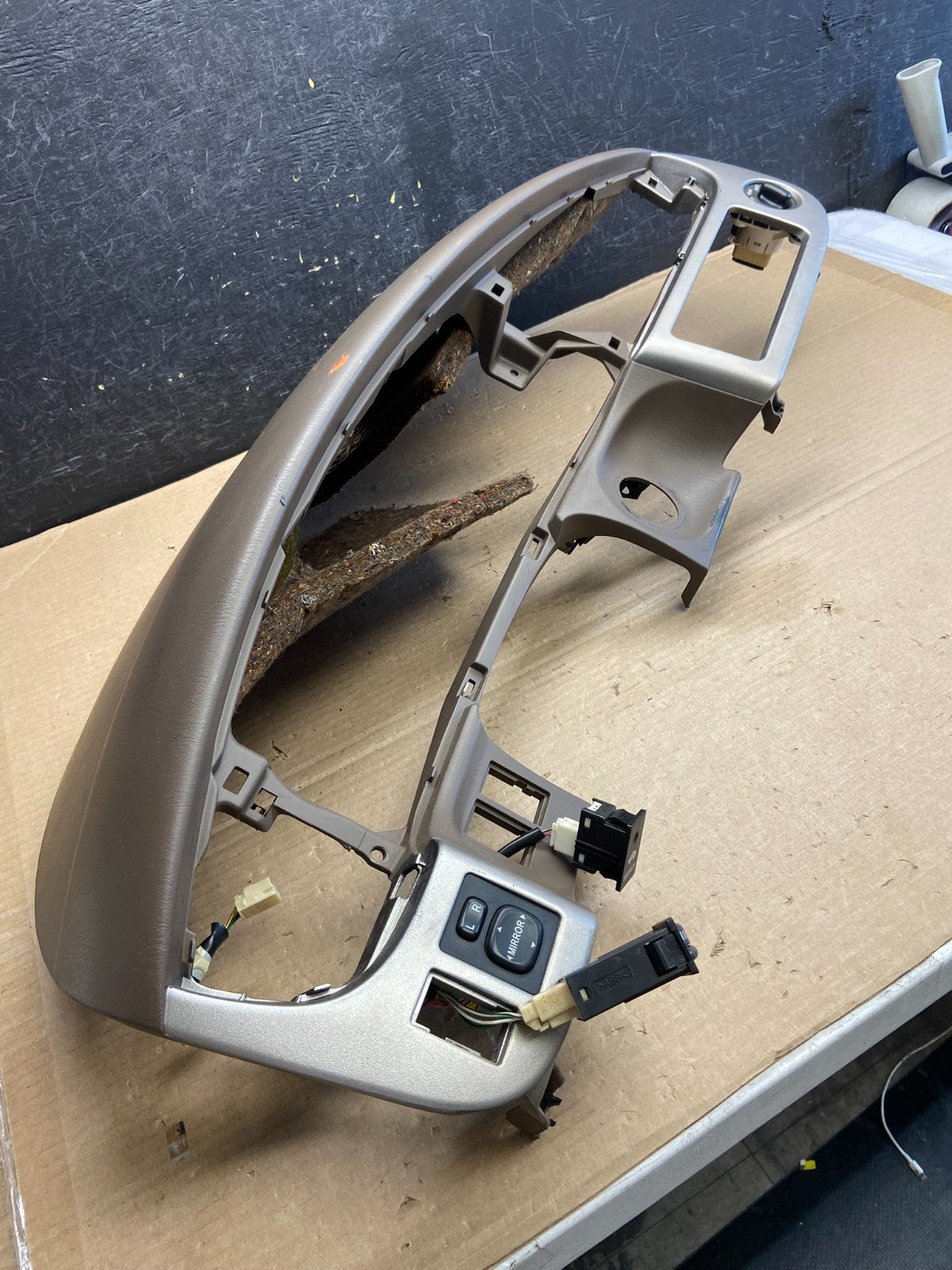2000 to 2003 Toyota Sienna Speedometer Cluster Air Vent Bezel Trim AH1602 DG1