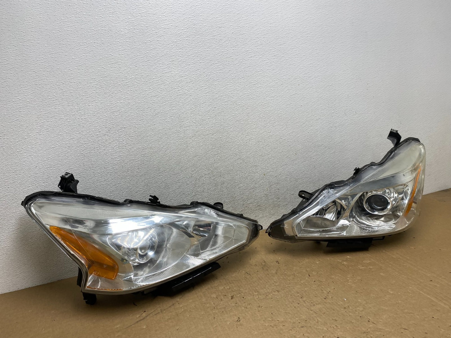 2013 to 2015 Nissan Altima Left+Right Side Set Halogen Headlights AG1118 DW2