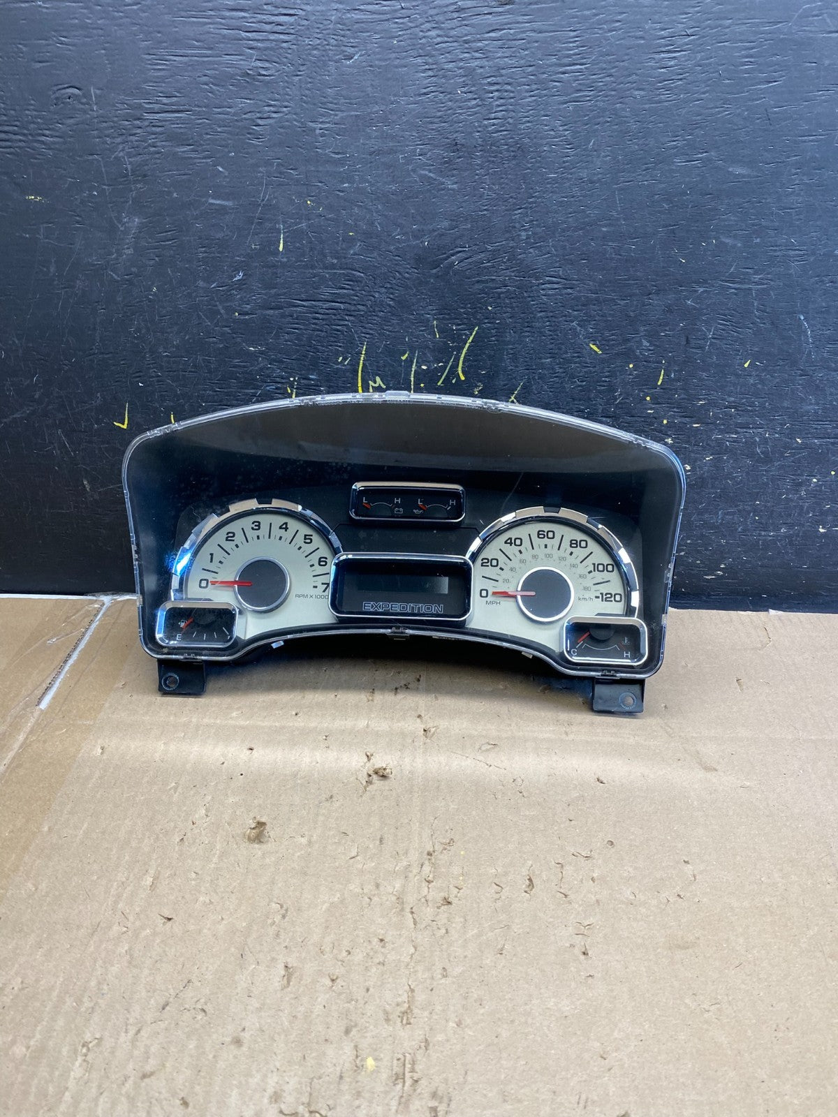 2010 2011 Ford  Expedition Speedometer Cluster Gauge Oem ab2113 DG0