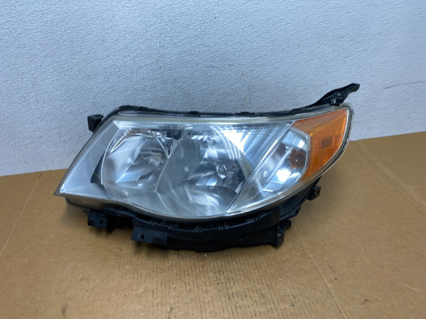 2009-2013 Subaru Forester Left Driver LH Halogen Headlight AD9228 DW0