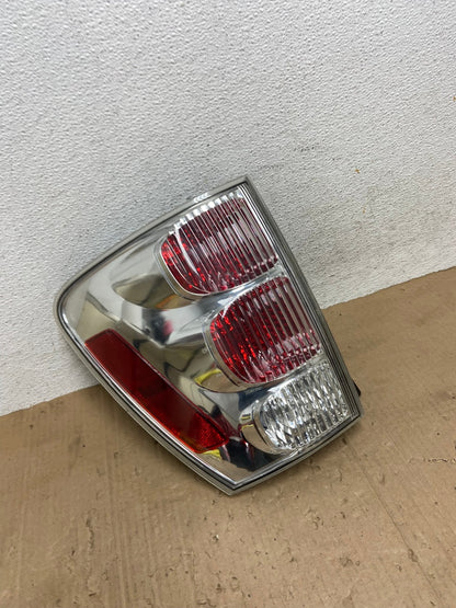 2005 to 2008 Chevrolet Equinox Left Driver Lh Side Tail Light AE9236 LK2