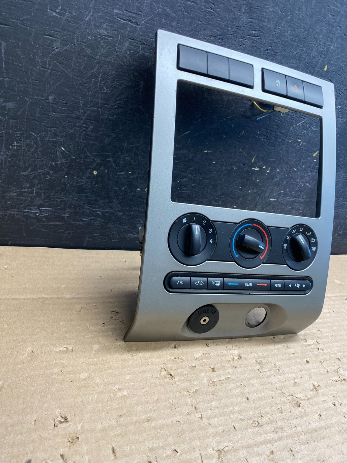 2007 to 2014 Ford Expedition Temperature Climate Control w/ Radio Bezel ag8421DG3