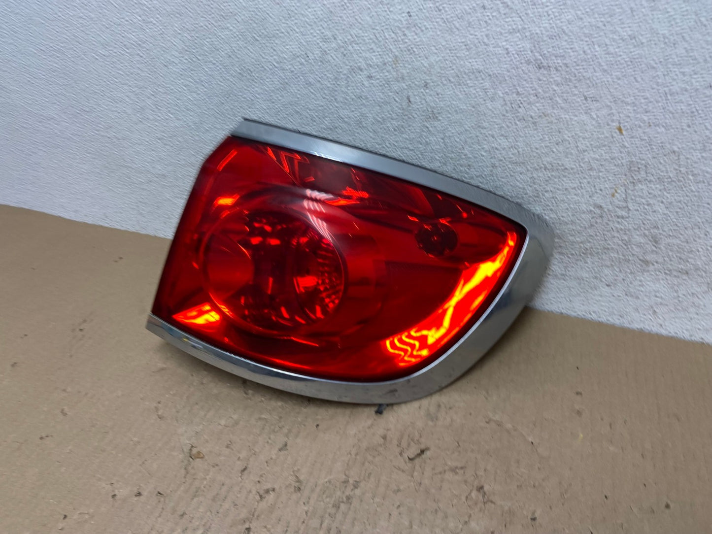2008-2012 Buick Enclave Right Passenger Rh Tail Light AE9827 LK1