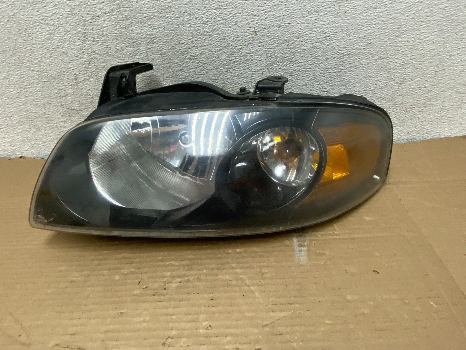 2004 - 2006 Nissan Sentra Halogen Left Driver LH Headlight AG8959 DW0
