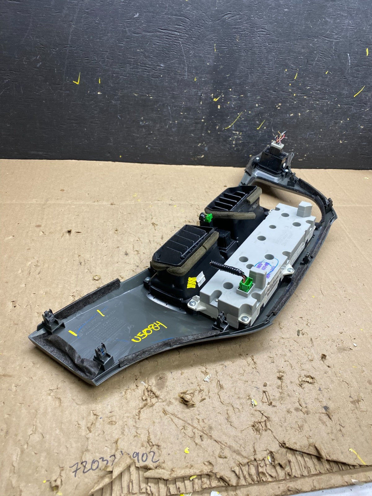 2005 to 2010 Honda Odyssey  Radio Climate Control Dash Trim Bezel u5084  DG6