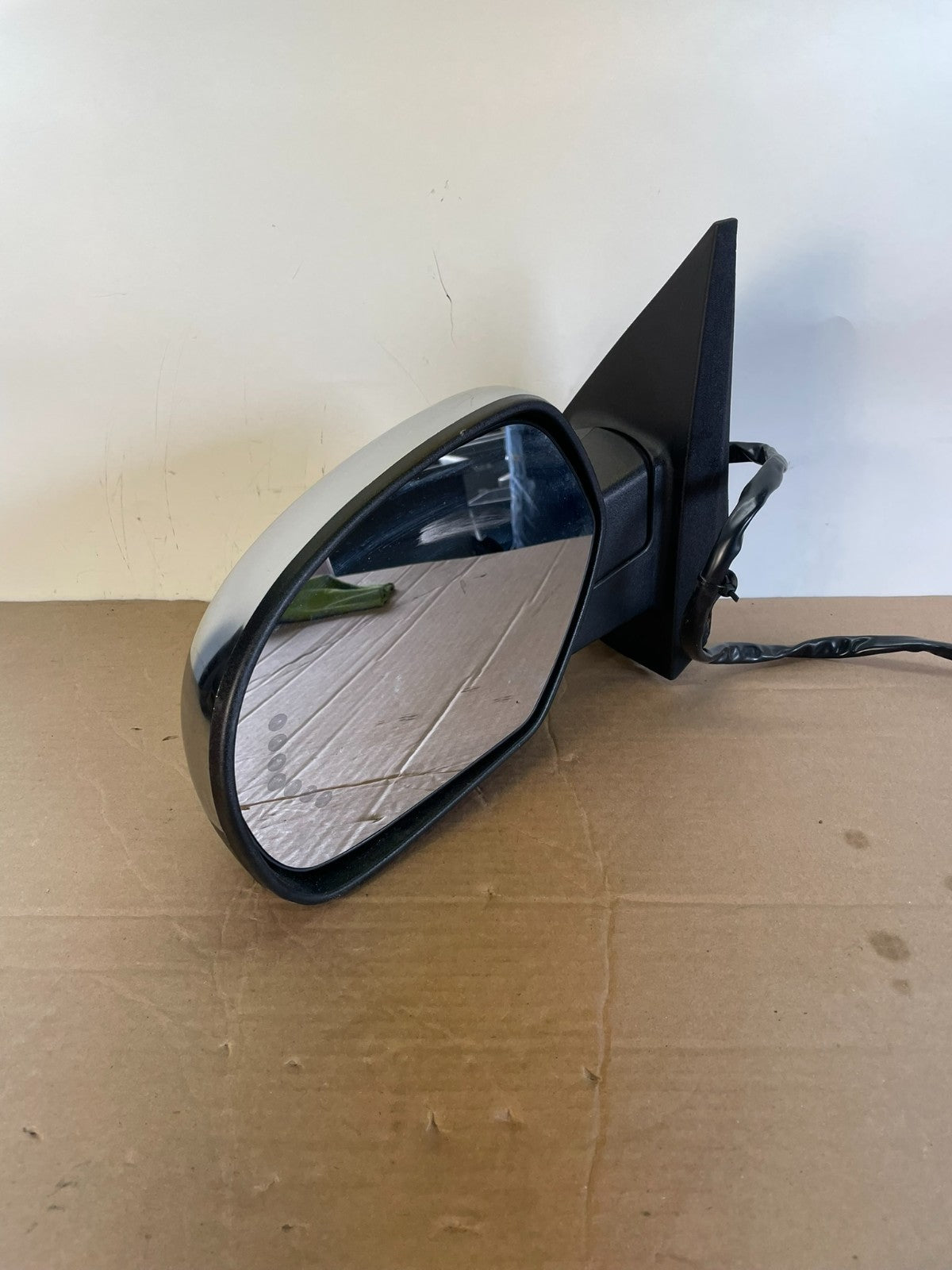 2007 to 2013 Chevrolet Tahoe Silverado Suburban Left Driver Mirror AG7865 DW2