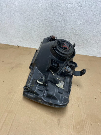 2000 to 2004 Mitsubishi Montero Pajero Right Passenger RH Headlight AE9108 DW7