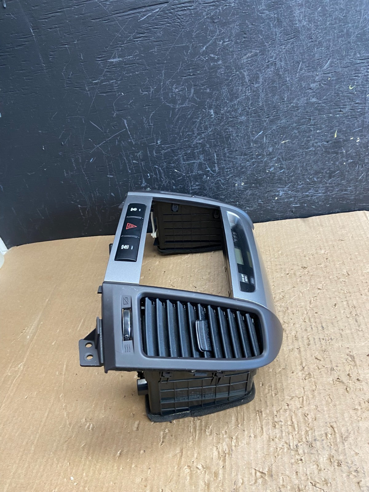2007 to 2009 Hyundai Santa Fe Center Dashboard Radio Bezel Trim af1496 DG2