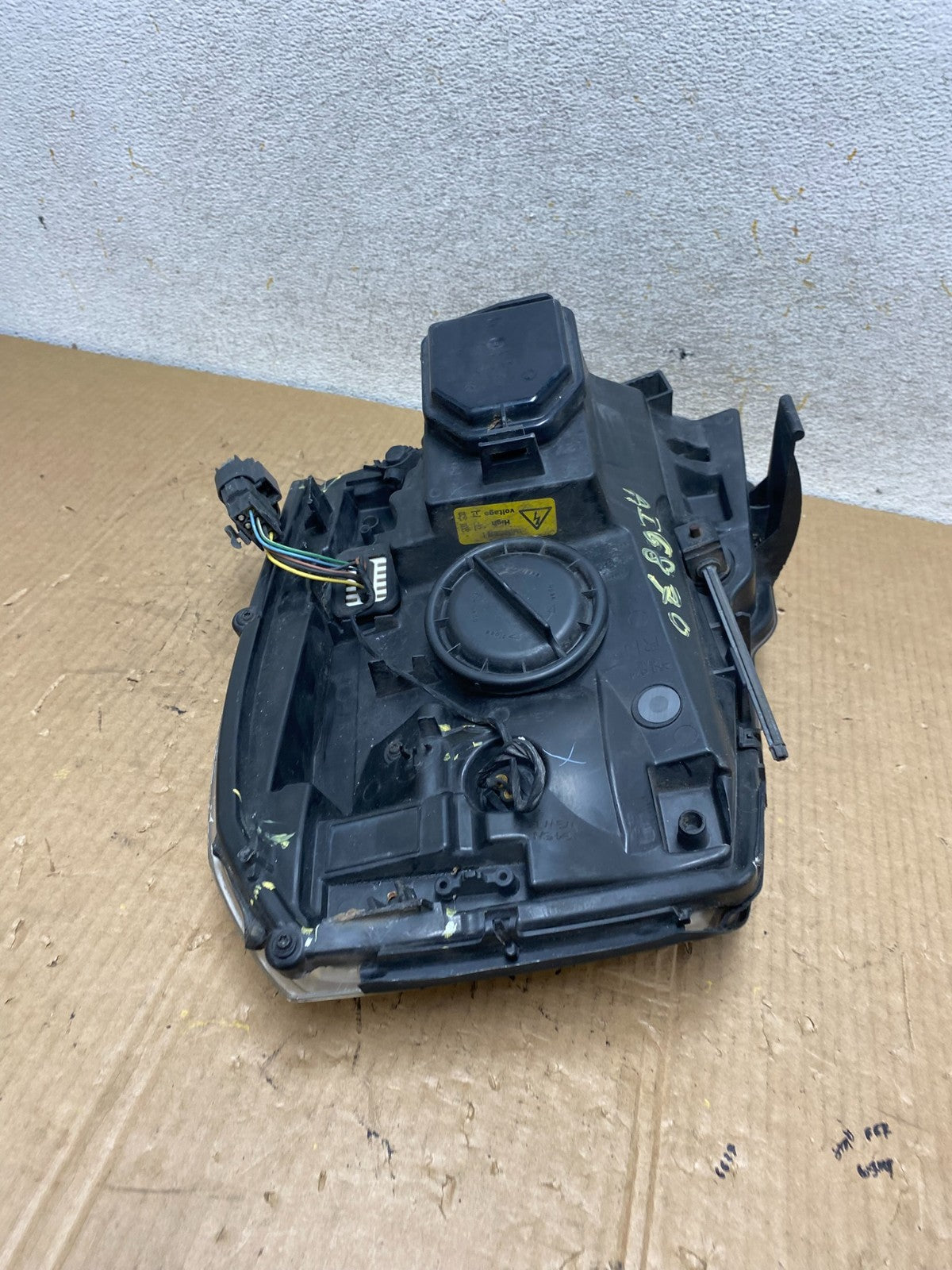 2007 - 2014 Cadillac Escalade Right Passenger Side Xenon HID Headlight AI6870 DW13