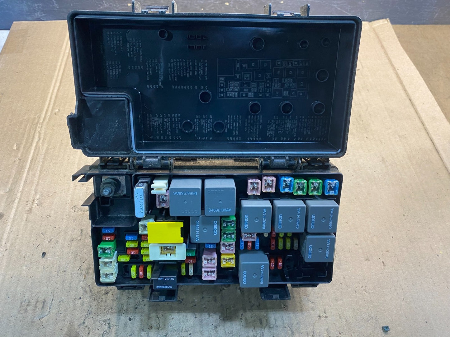 2010 Liberty Nitro TIPM Power Integrated Fuse Box Module AE8060 DW0