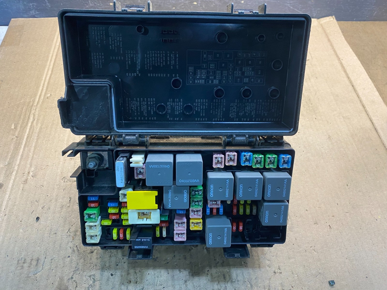 2010 Liberty Nitro TIPM Power Integrated Fuse Box Module AE8060 DW0