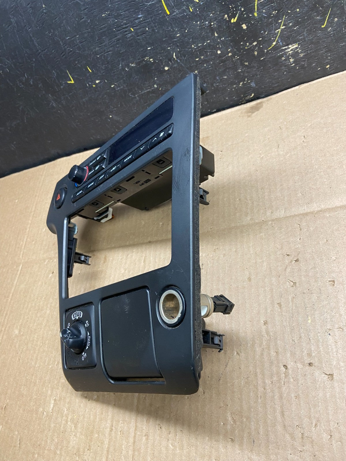 2003-2004 Nissan Pathfinder Radio AC Heat Climate Control Transef Bezel Y2342 DG2