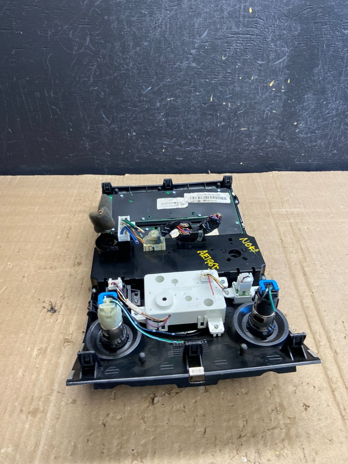 2004 to 2007 Infiniti QX56 Radio Player Climate Control Panel Bezel AE1965 DG7