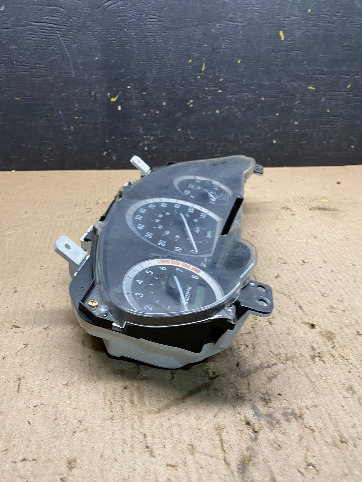 2004 2005 Toyota Sienna Speedometer Cluster Gauge Q9350 DG2