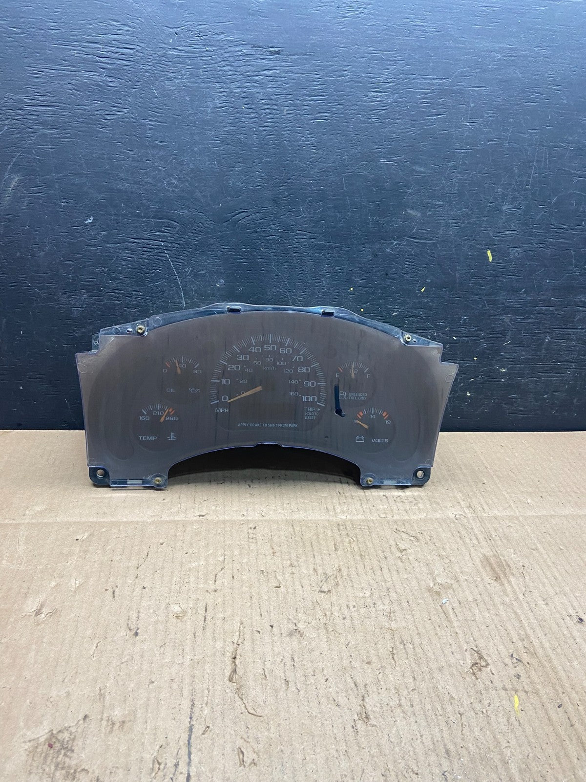 2001 to 2002 Chevrolet Express Speedometer Cluster Gauge OEM  P3432 DG0