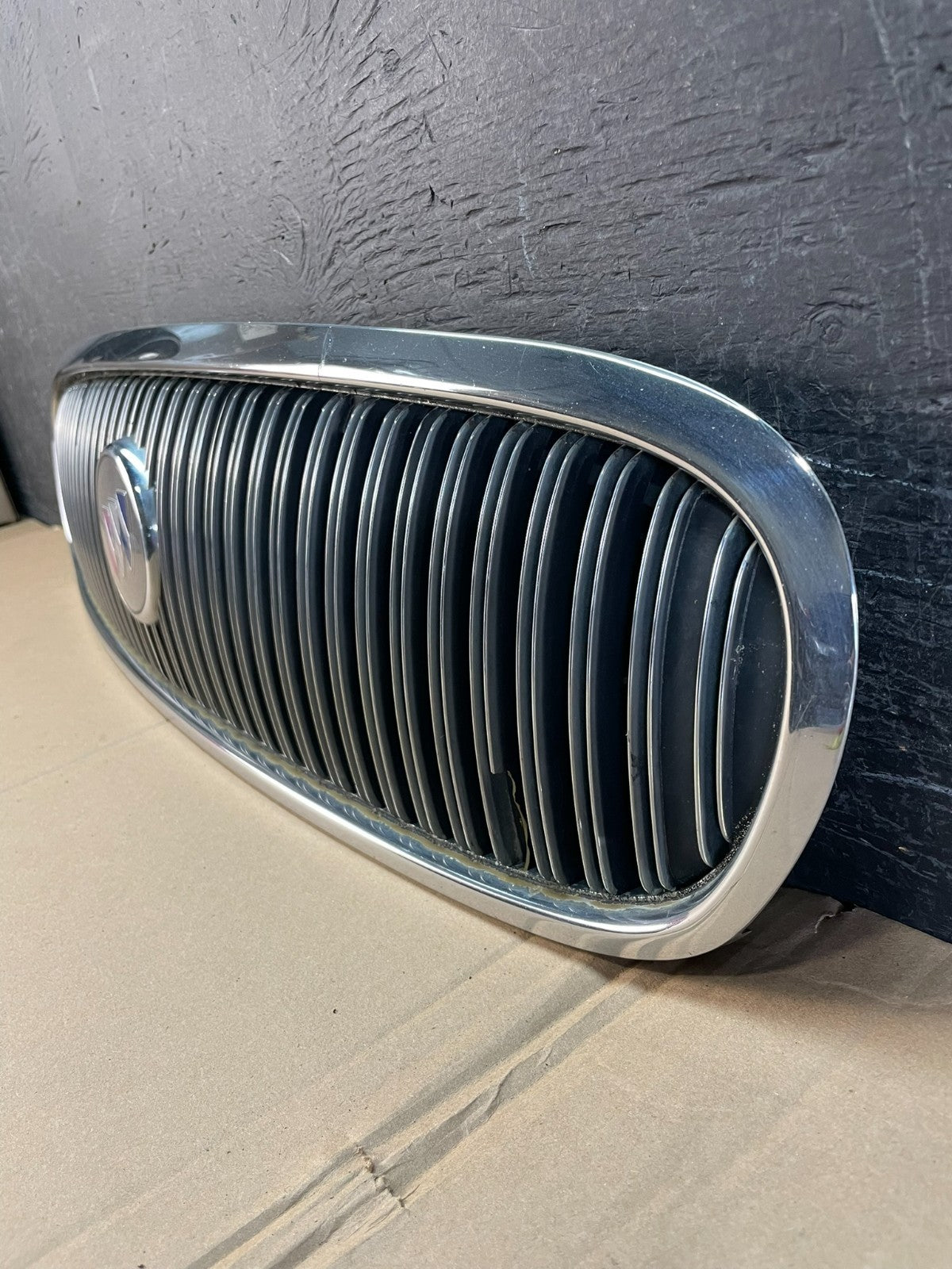 2000 to 2005 Buick Lesabre Front Chrome Upper Grill Grille AD83161