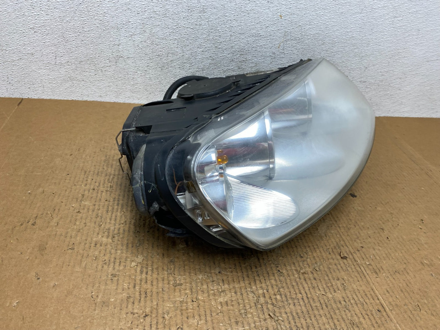 2004 to 2007 Volkswagen Touareg Right Passenger Halogen Headlight AE2785 DW2