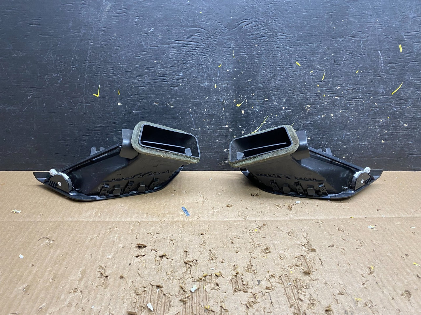 2010 to 2016 Chevrolet Equinox Left+Right  Front Dash  Air Vent Bezel V7647 DG4