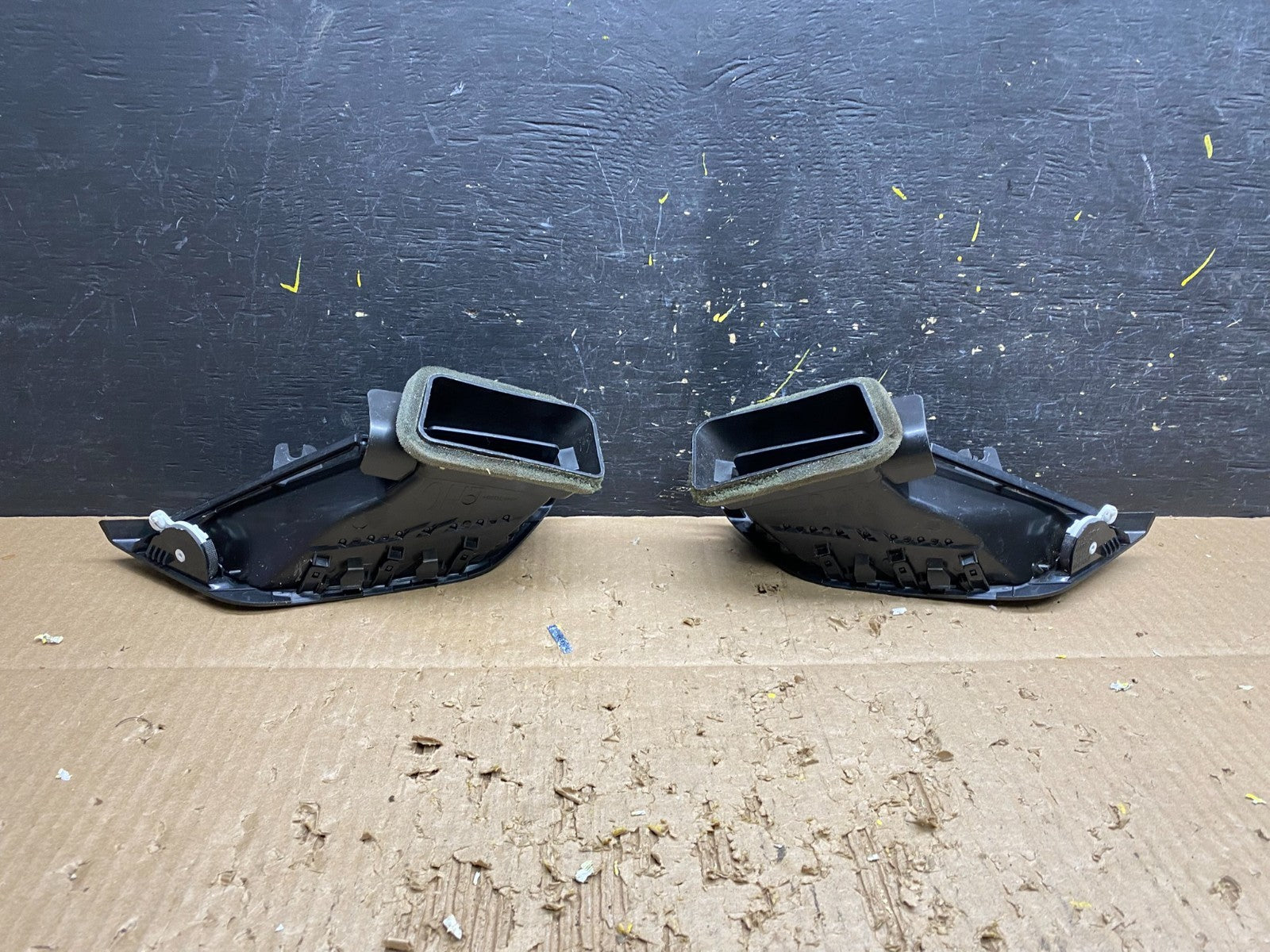2010 to 2016 Chevrolet Equinox Left+Right  Front Dash  Air Vent Bezel V7647 DG4
