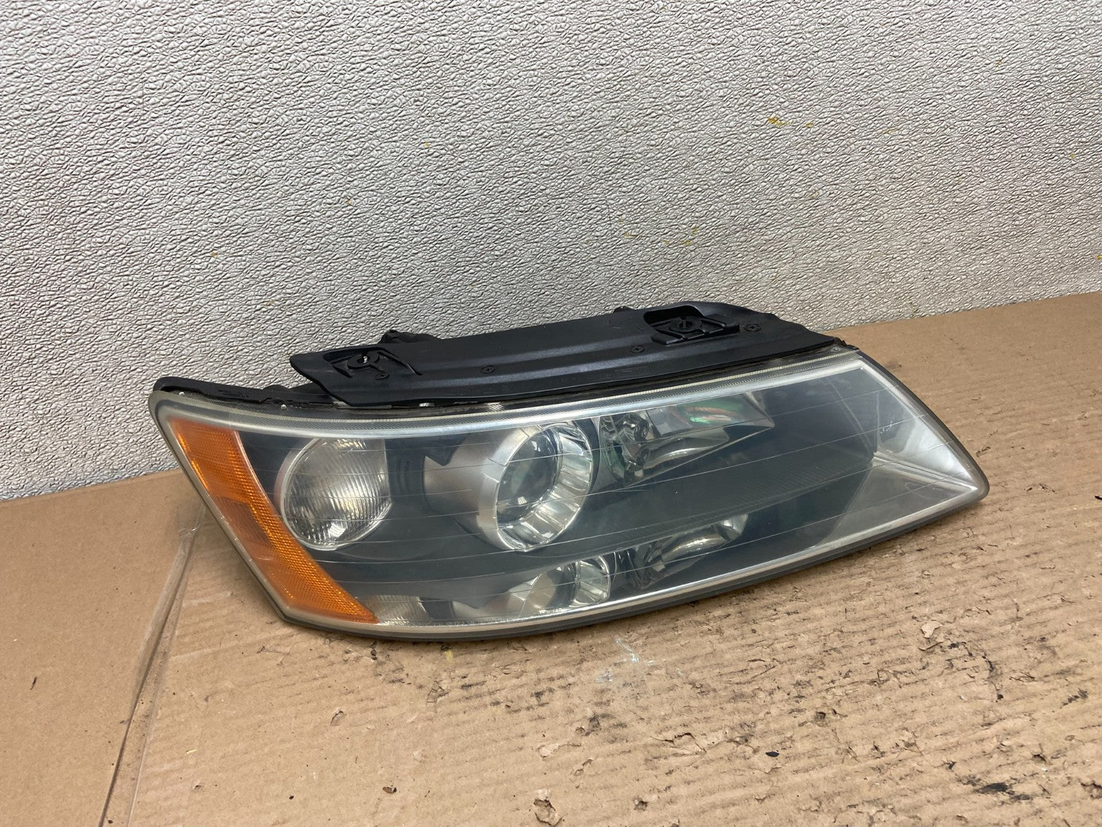 2006-2008 Hyundai Sonata Right Passenger Rh Side Headlight Halogen AA9561 DW0