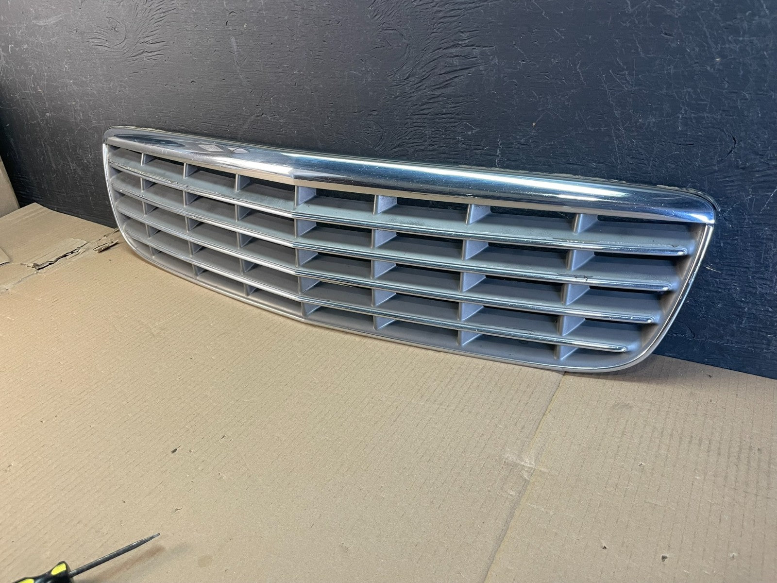 2000 to 2005 Cadillac Deville Front Hood Bumper Grille Grill ae3572 DG1