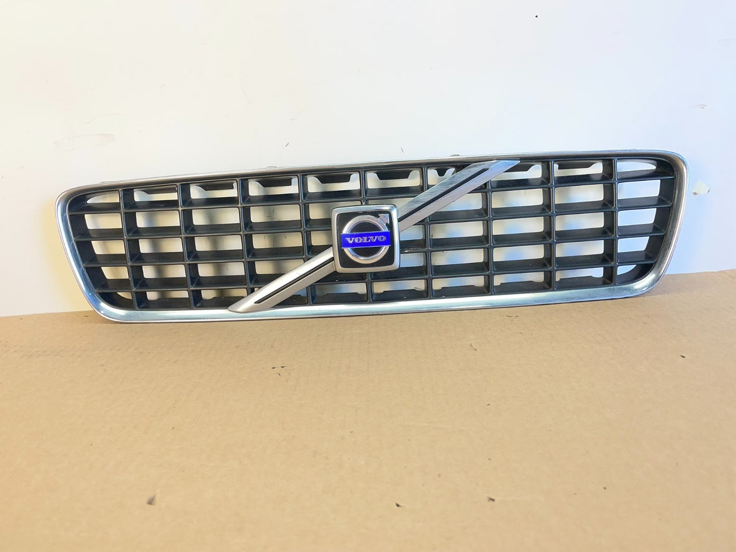 2001 to 2004 Volvo S60 Front Upper Grill Grille AG2917 DG0