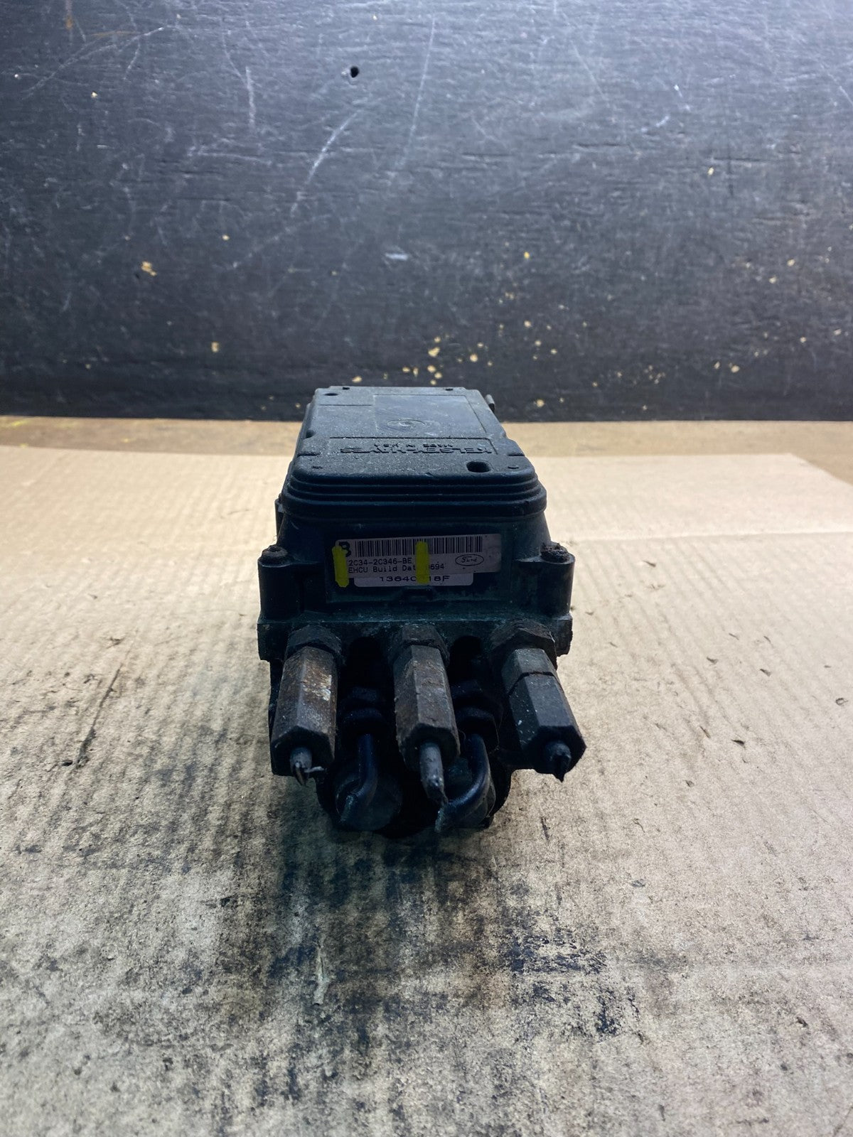 1999 to 2000 Ford F250 F350 SRW ABS Pump Control OEM 2c342c346be z4988 VDG4