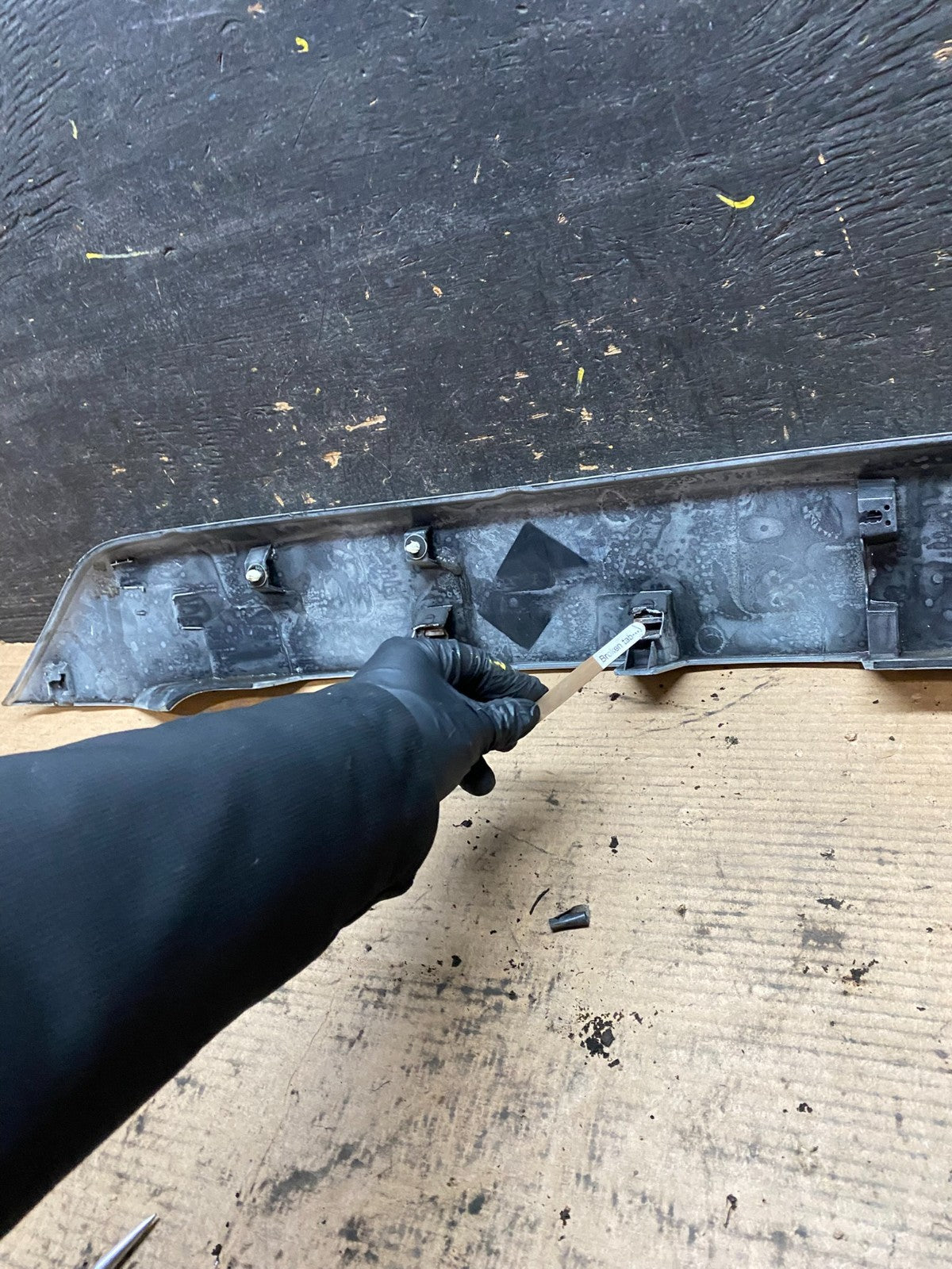 2007 to 2013 Mitsubishi Outlander Rear Hatch Tailgate Trim Molding OEM V9515 DG15