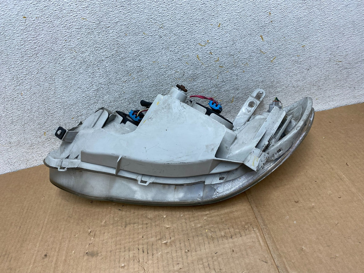 2005 to 2008 Toyota Corolla Right Passenger RH side Headlight AI4468 DW9