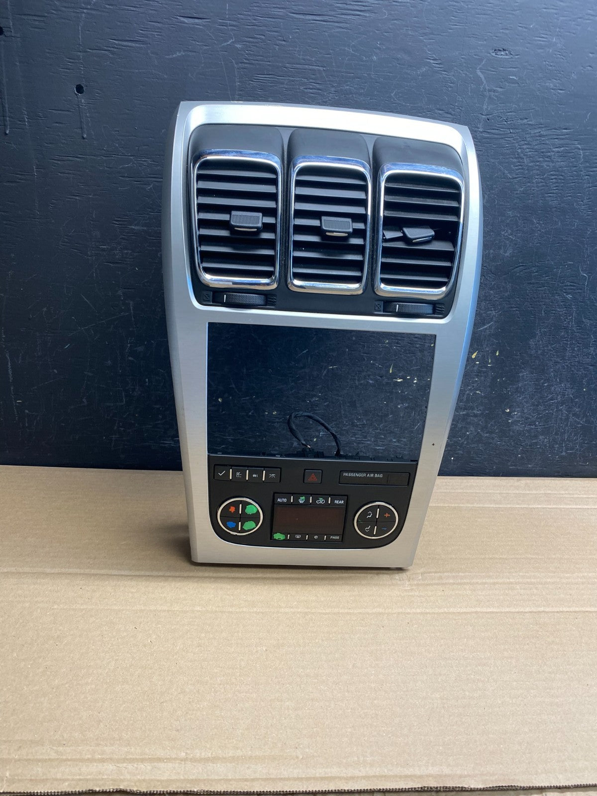 2007 - 2012 GMC Acadia A/C Heater Climate Control Radio Panel Bezel OE AF6536 DG0